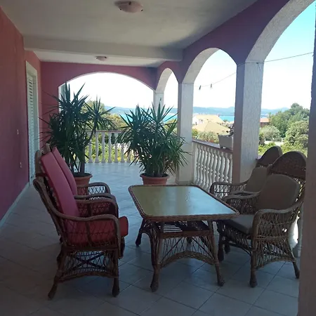 Andelo, Tommy, Leon Apartman Bibinje