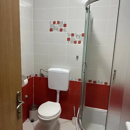 Apartman Andelo, Tommy, Leon *