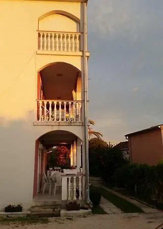 Apartman Andelo, Tommy, Leon *