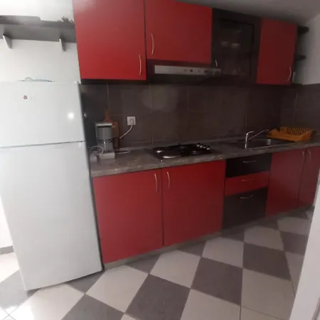 Apartman Andelo, Tommy, Leon
