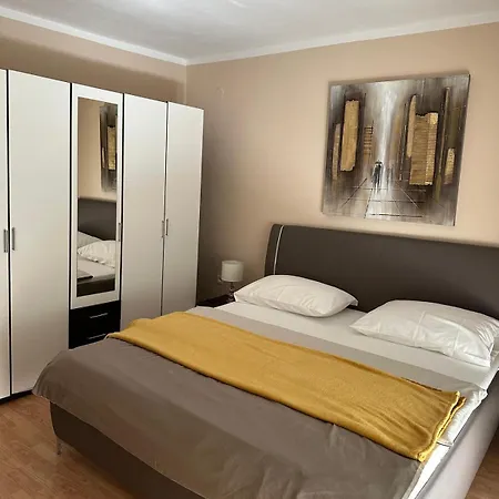 Andelo, Tommy, Leon Apartman Bibinje