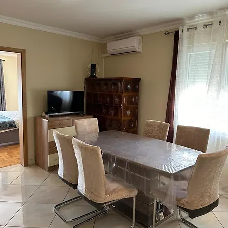 Andelo, Tommy, Leon Apartman