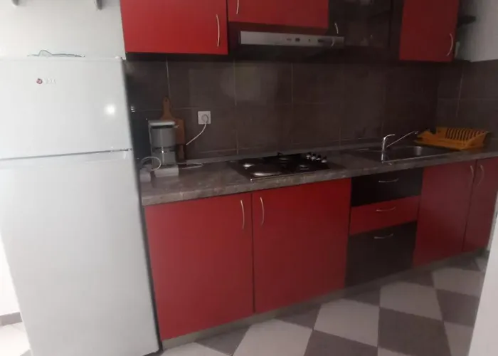 Apartman Andelo, Tommy, Leon