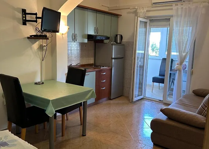 Apartman Andelo, Tommy, Leon