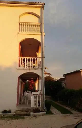 Apartman Andelo, Tommy, Leon *